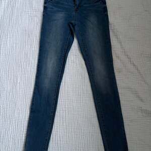 Articles of Society Skinny Mid-Rise Medium Wash Jeans